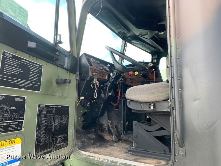 image for item DM7962 2007 Freightliner  M915A4R2 FLD120 semi truck