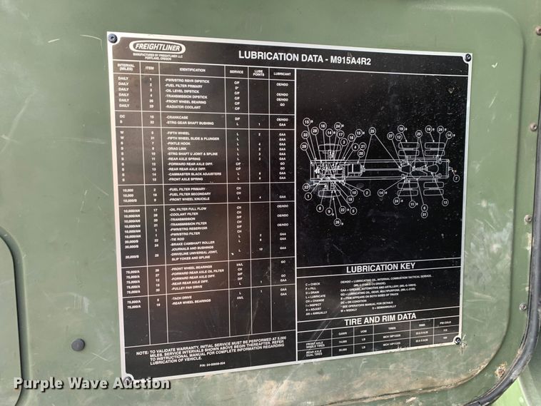 image for item DM7962 2007 Freightliner  M915A4R2 FLD120 semi truck