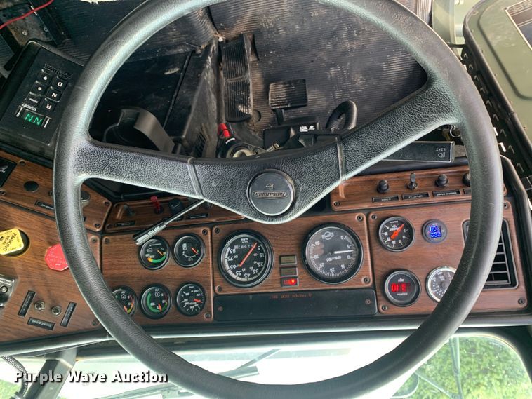 image for item DM7962 2007 Freightliner  M915A4R2 FLD120 semi truck