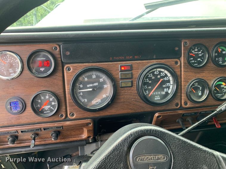 image for item DM7962 2007 Freightliner  M915A4R2 FLD120 semi truck