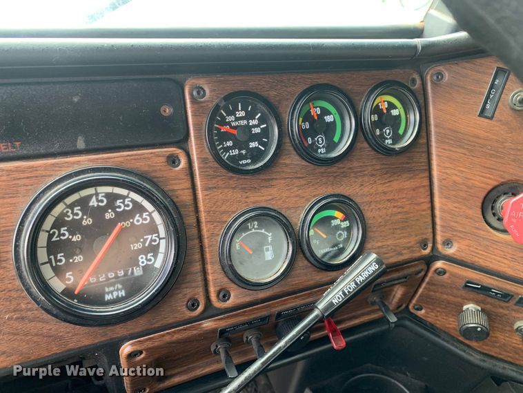 image for item DM7962 2007 Freightliner  M915A4R2 FLD120 semi truck