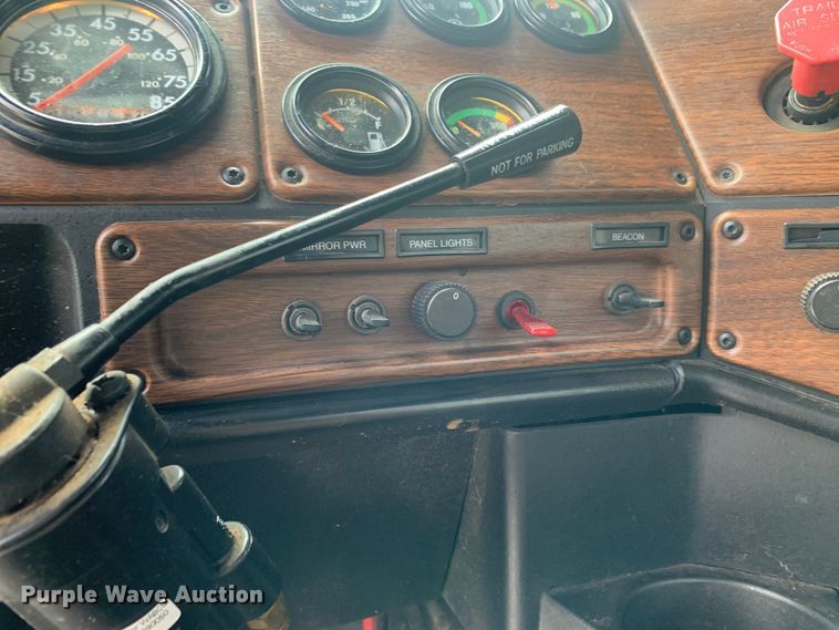 image for item DM7962 2007 Freightliner  M915A4R2 FLD120 semi truck