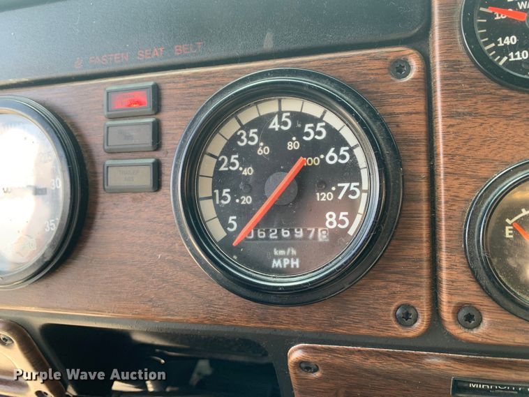 image for item DM7962 2007 Freightliner  M915A4R2 FLD120 semi truck