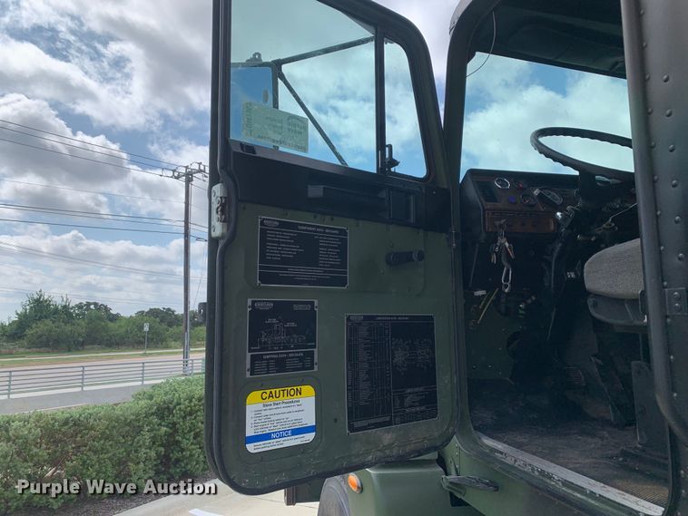 image for item DM7962 2007 Freightliner  M915A4R2 FLD120 semi truck