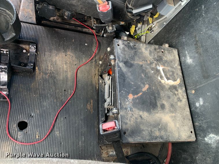 image for item DM7962 2007 Freightliner  M915A4R2 FLD120 semi truck