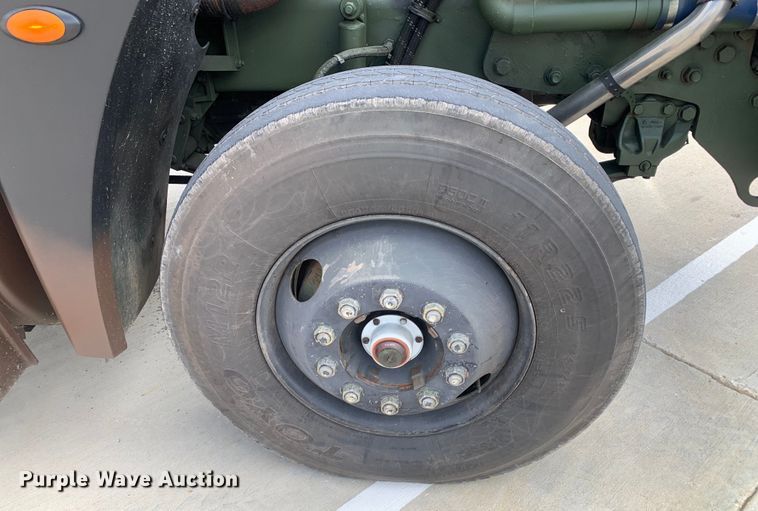 image for item DM7962 2007 Freightliner  M915A4R2 FLD120 semi truck