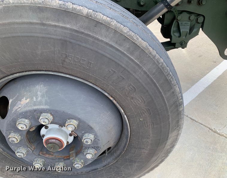 image for item DM7962 2007 Freightliner  M915A4R2 FLD120 semi truck