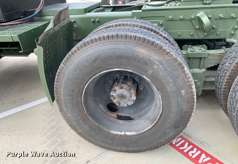 image for item DM7962 2007 Freightliner  M915A4R2 FLD120 semi truck