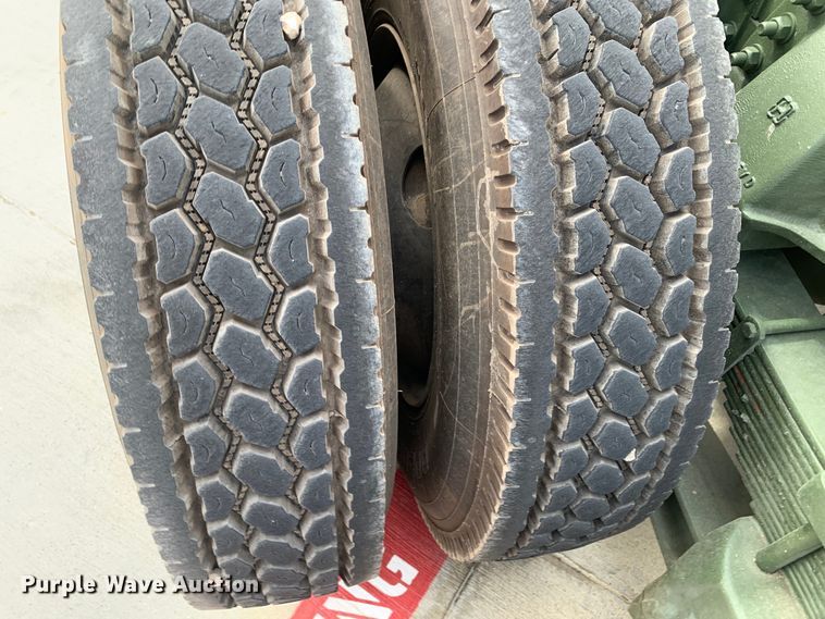 image for item DM7962 2007 Freightliner  M915A4R2 FLD120 semi truck