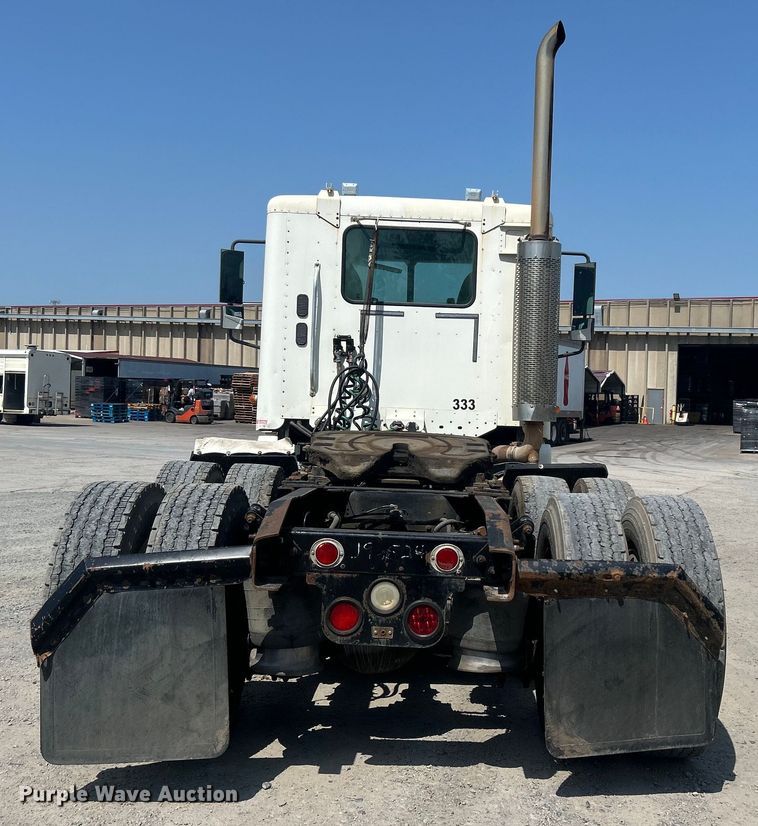 image for item DO6604 2002 Freightliner  Columbia 120 semi truck