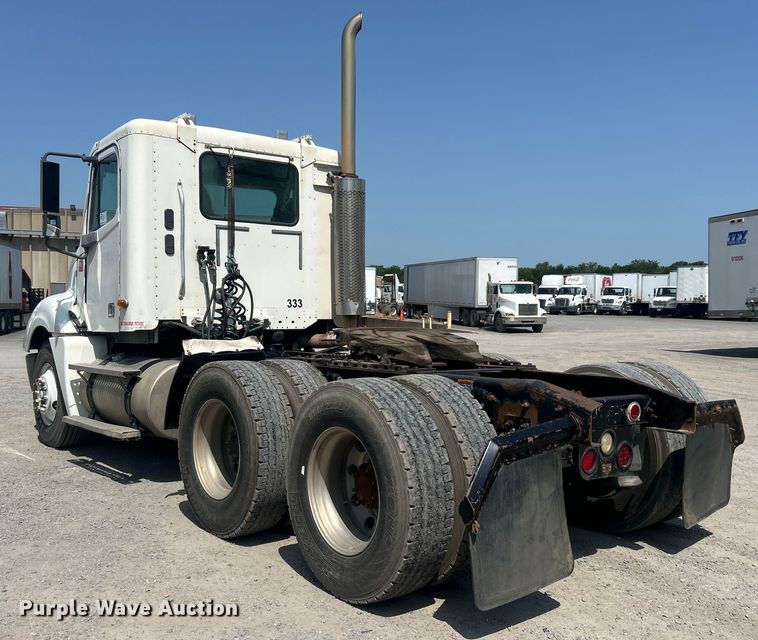 image for item DO6604 2002 Freightliner  Columbia 120 semi truck
