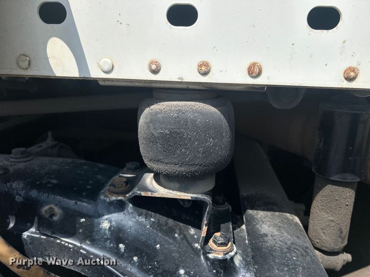 image for item DO6604 2002 Freightliner  Columbia 120 semi truck