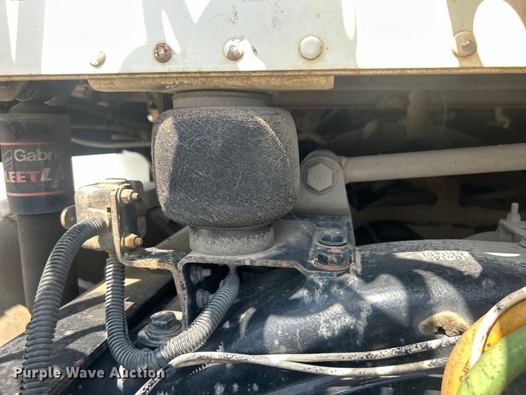 image for item DO6604 2002 Freightliner  Columbia 120 semi truck