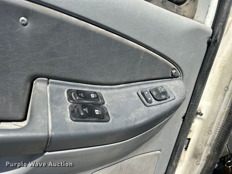 image for item DO6604 2002 Freightliner  Columbia 120 semi truck