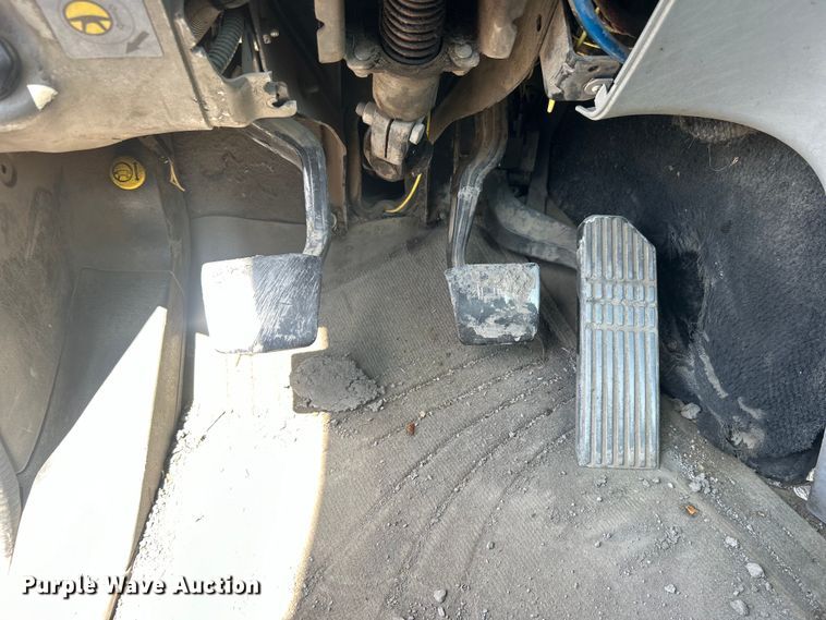 image for item DO6604 2002 Freightliner  Columbia 120 semi truck