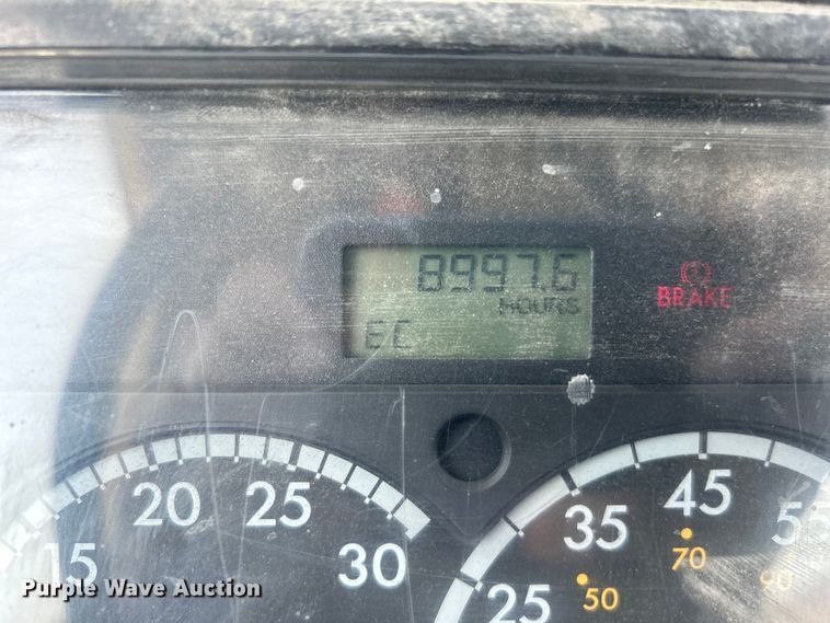 image for item DO6604 2002 Freightliner  Columbia 120 semi truck