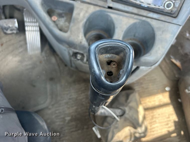 image for item DO6604 2002 Freightliner  Columbia 120 semi truck