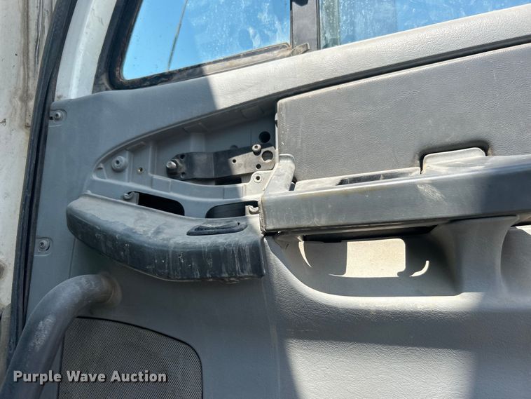 image for item DO6604 2002 Freightliner  Columbia 120 semi truck