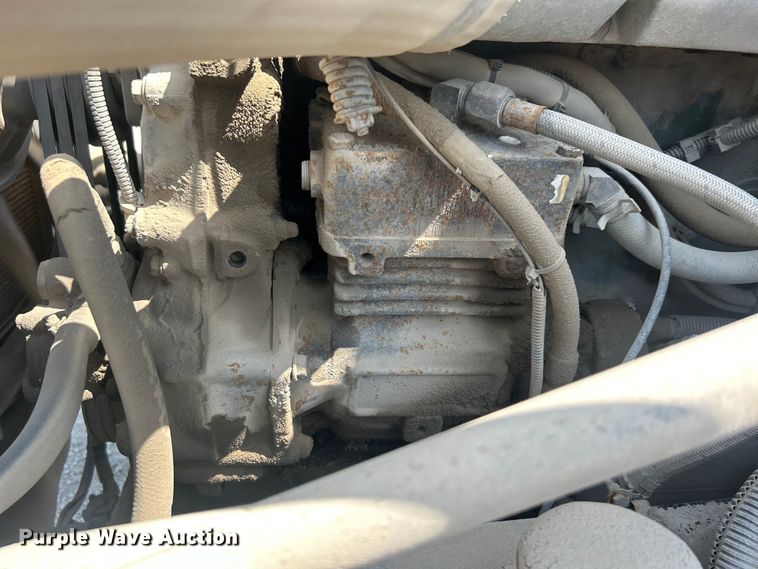 image for item DO6604 2002 Freightliner  Columbia 120 semi truck