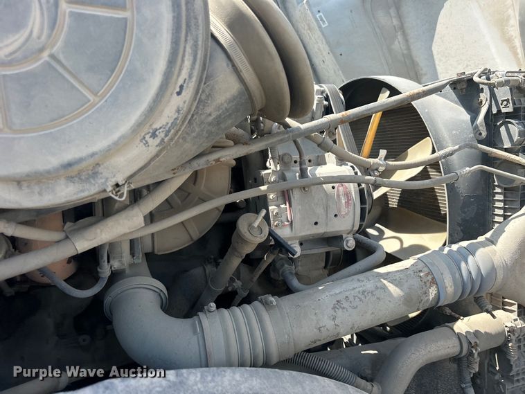 image for item DO6604 2002 Freightliner  Columbia 120 semi truck