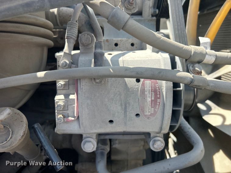 image for item DO6604 2002 Freightliner  Columbia 120 semi truck