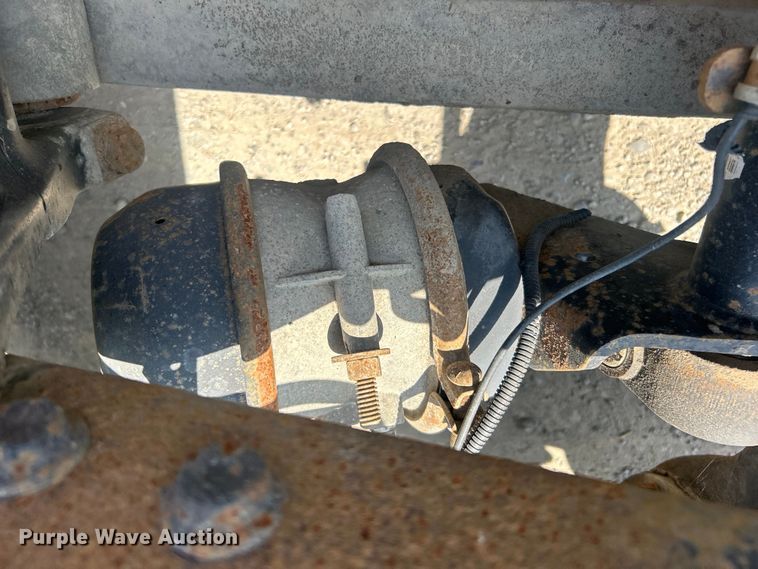 image for item DO6604 2002 Freightliner  Columbia 120 semi truck