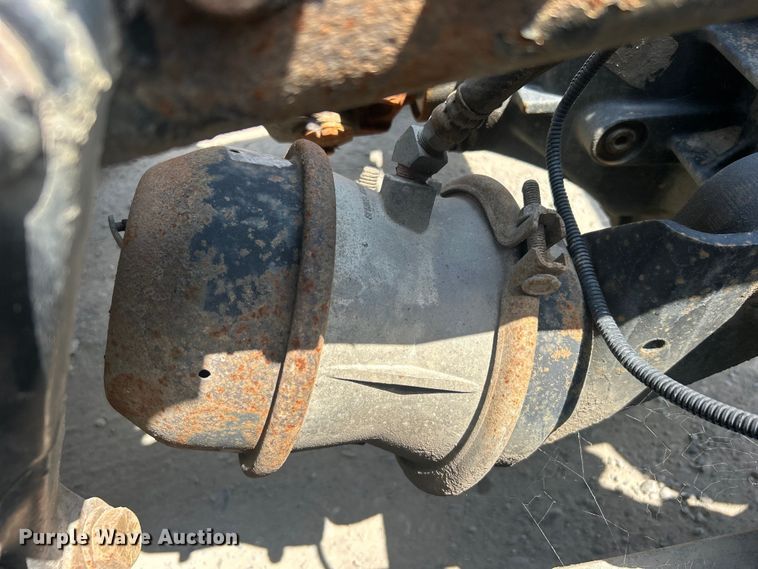 image for item DO6604 2002 Freightliner  Columbia 120 semi truck