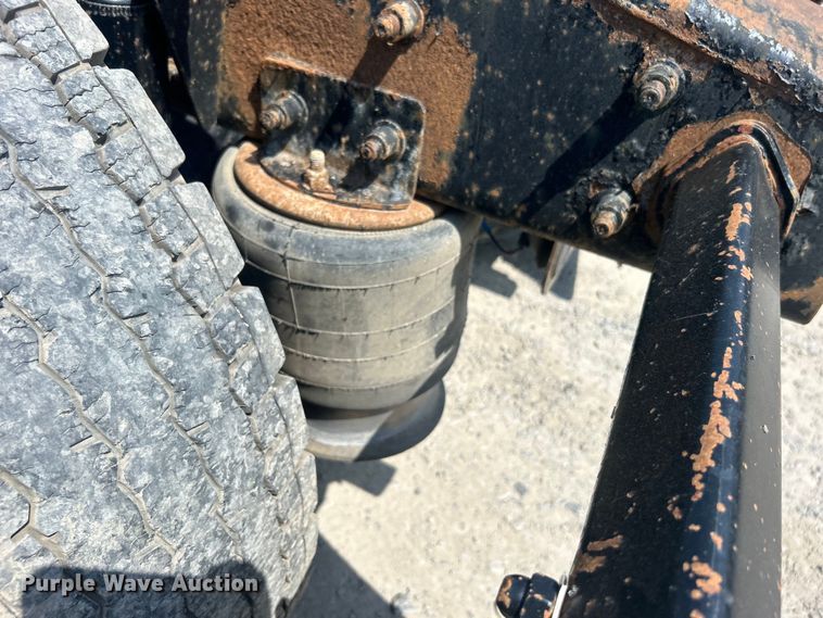 image for item DO6604 2002 Freightliner  Columbia 120 semi truck