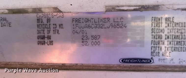 image for item DO6604 2002 Freightliner  Columbia 120 semi truck
