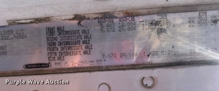 image for item DO6604 2002 Freightliner  Columbia 120 semi truck