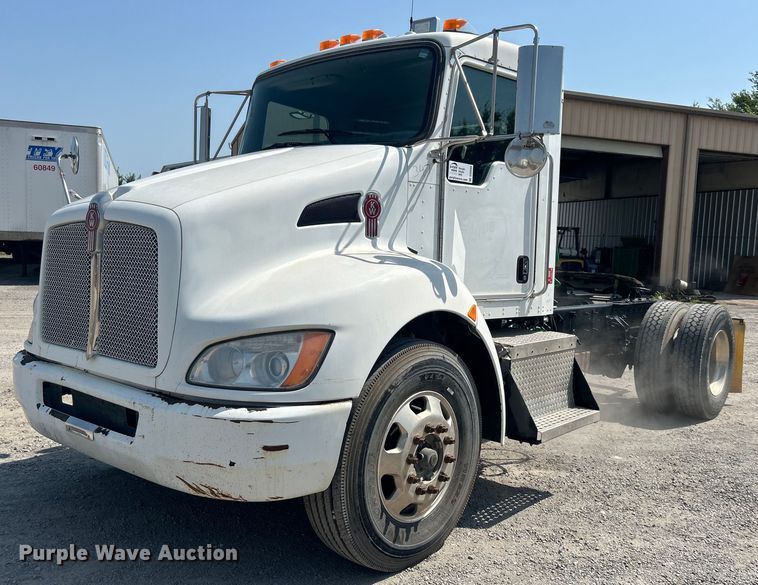 image for item DO6605 2012 Kenworth  T370 semi truck