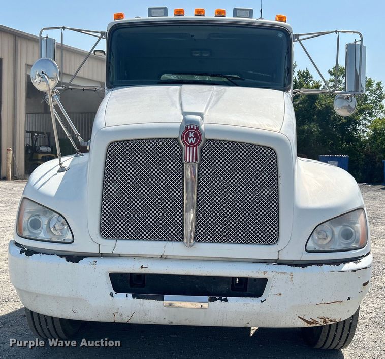 image for item DO6605 2012 Kenworth  T370 semi truck