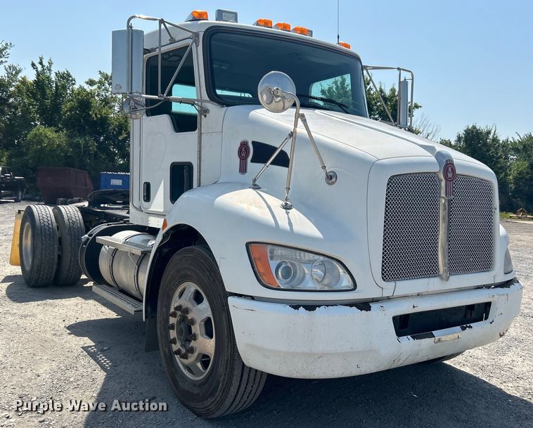 image for item DO6605 2012 Kenworth  T370 semi truck