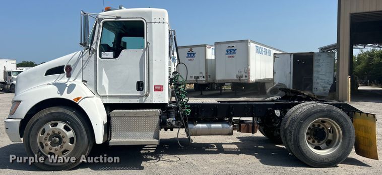 image for item DO6605 2012 Kenworth  T370 semi truck