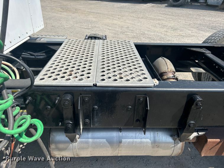 image for item DO6605 2012 Kenworth  T370 semi truck