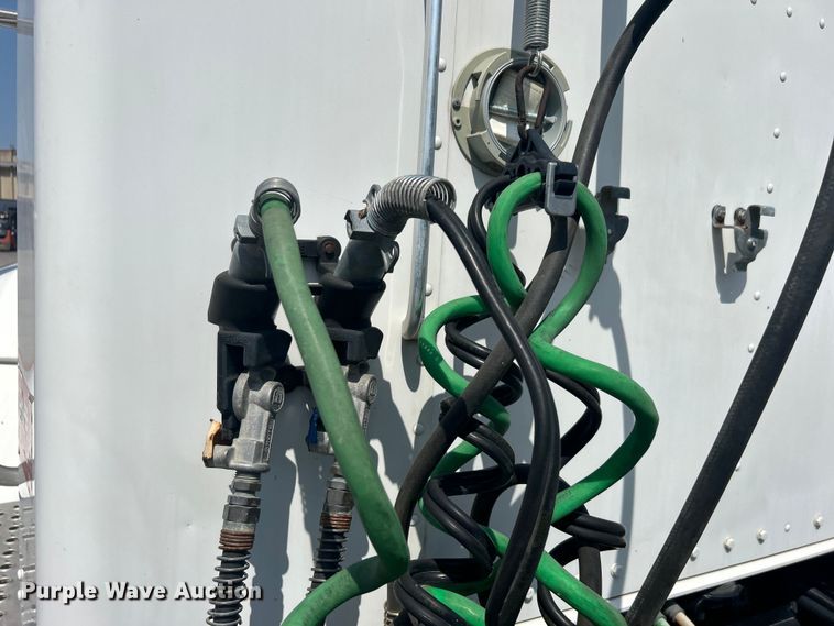 image for item DO6605 2012 Kenworth  T370 semi truck