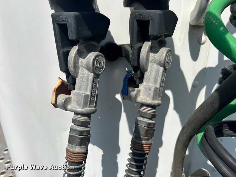 image for item DO6605 2012 Kenworth  T370 semi truck