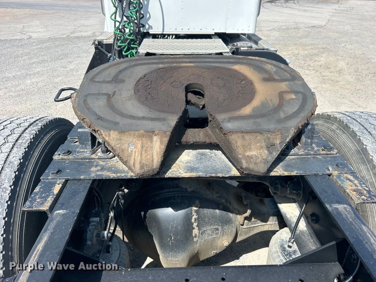 image for item DO6605 2012 Kenworth  T370 semi truck