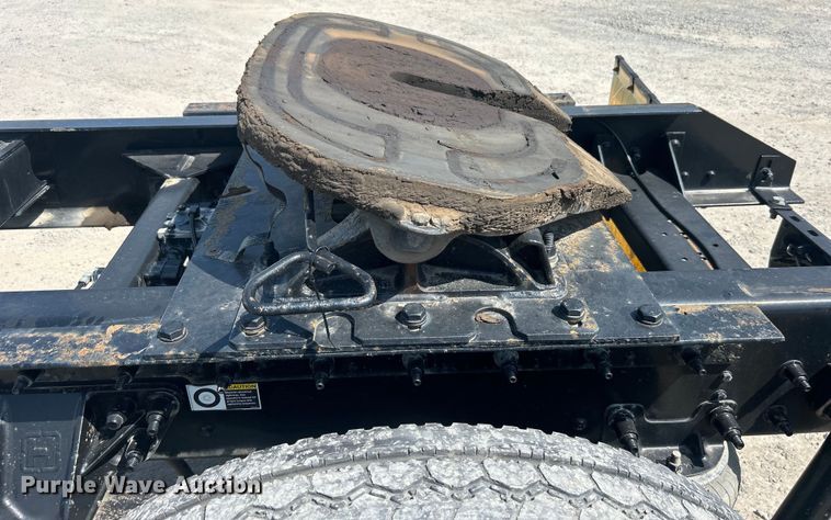 image for item DO6605 2012 Kenworth  T370 semi truck