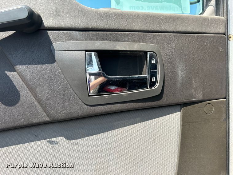 image for item DO6605 2012 Kenworth  T370 semi truck