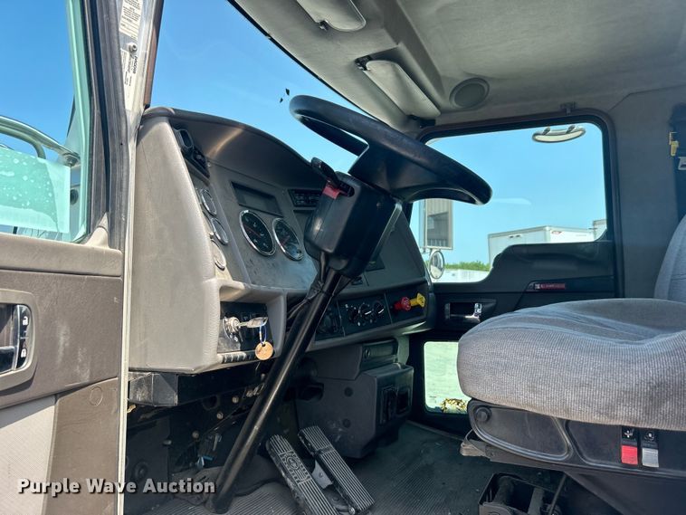 image for item DO6605 2012 Kenworth  T370 semi truck