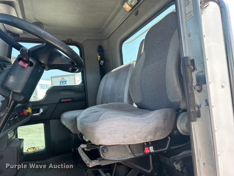 image for item DO6605 2012 Kenworth  T370 semi truck