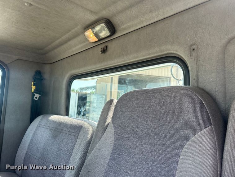 image for item DO6605 2012 Kenworth  T370 semi truck