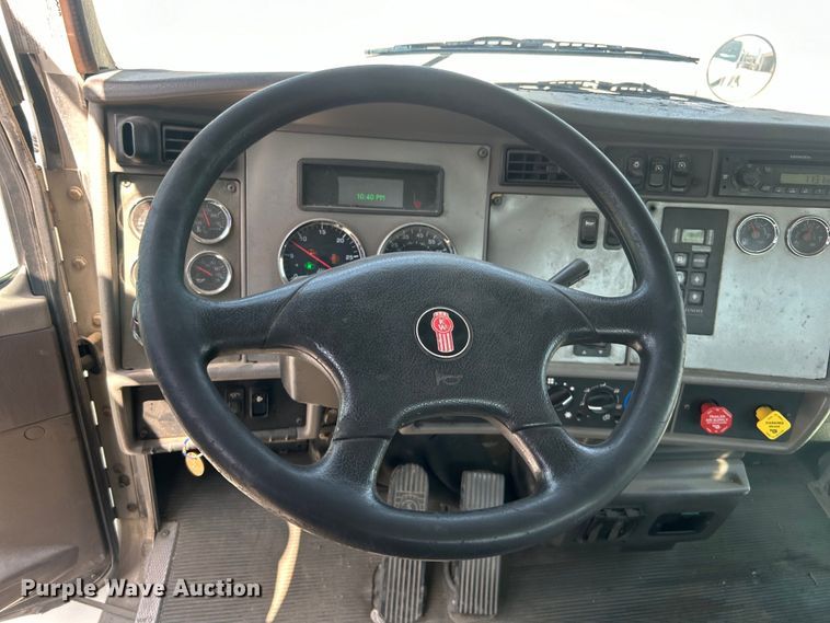 image for item DO6605 2012 Kenworth  T370 semi truck