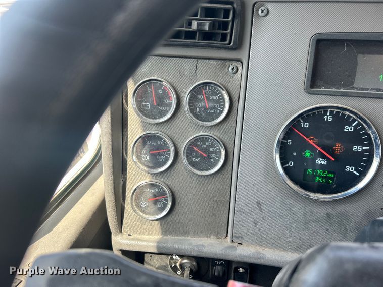 image for item DO6605 2012 Kenworth  T370 semi truck