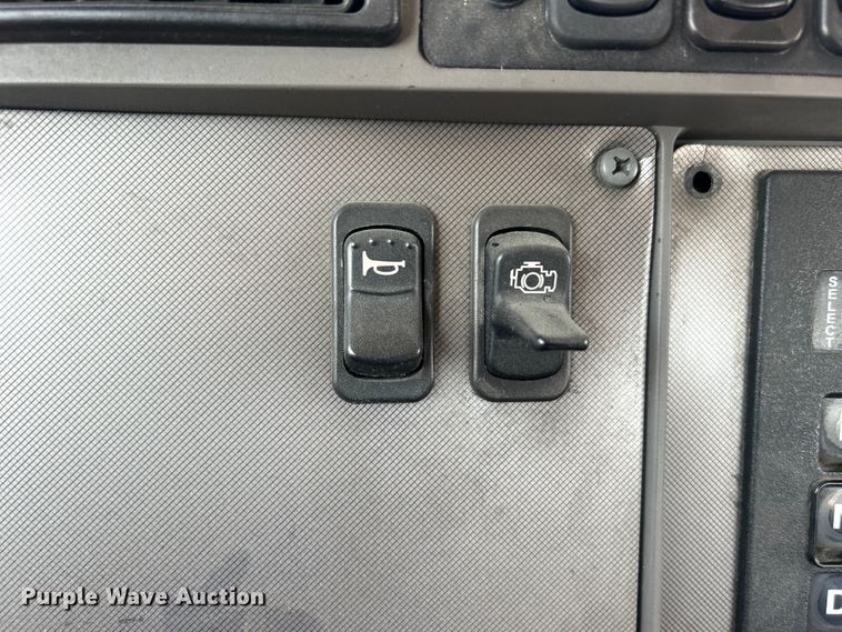 image for item DO6605 2012 Kenworth  T370 semi truck