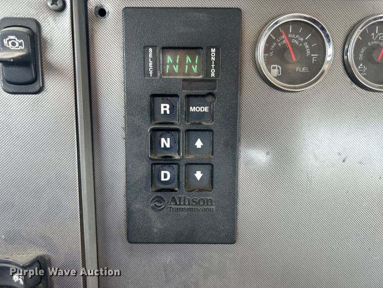 image for item DO6605 2012 Kenworth  T370 semi truck