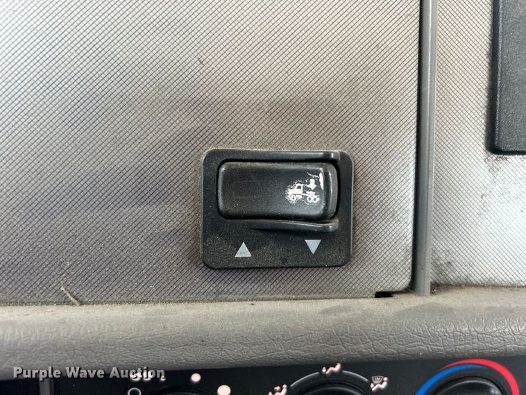 image for item DO6605 2012 Kenworth  T370 semi truck