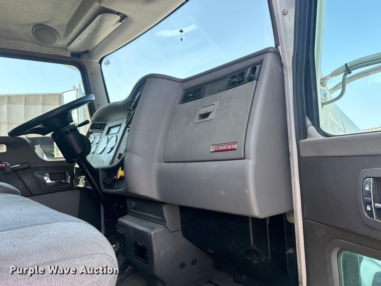 image for item DO6605 2012 Kenworth  T370 semi truck