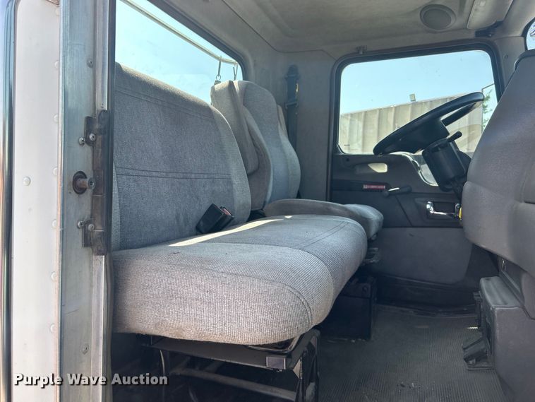 image for item DO6605 2012 Kenworth  T370 semi truck